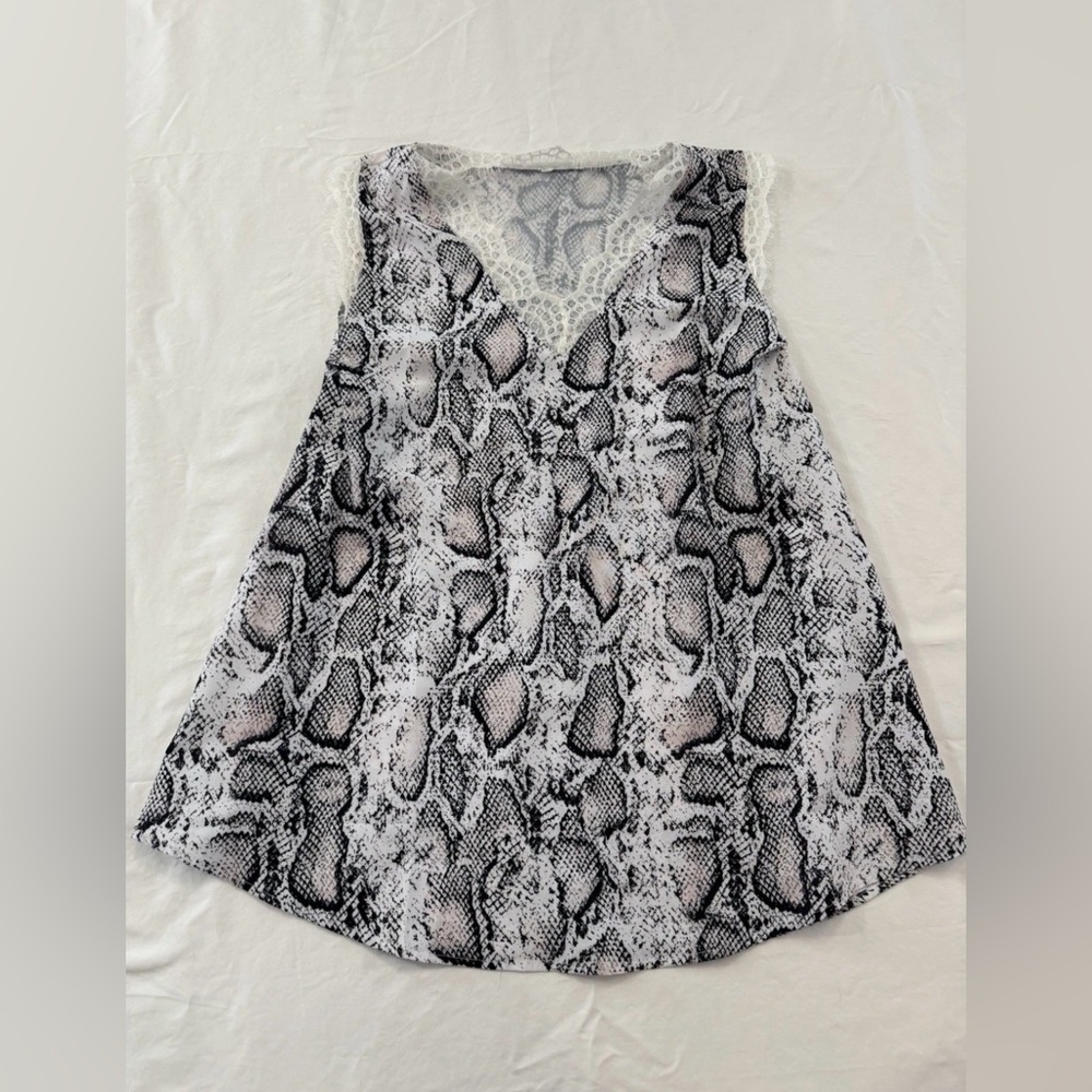 Women’s Plus Size XXL Snake Skin Boho Top‎